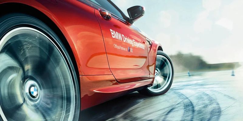 Дрифт Курс «Управление мощными автомобилями BMW M в контролируемом заносе» — Московская область · Полигон BMW Driving Experience