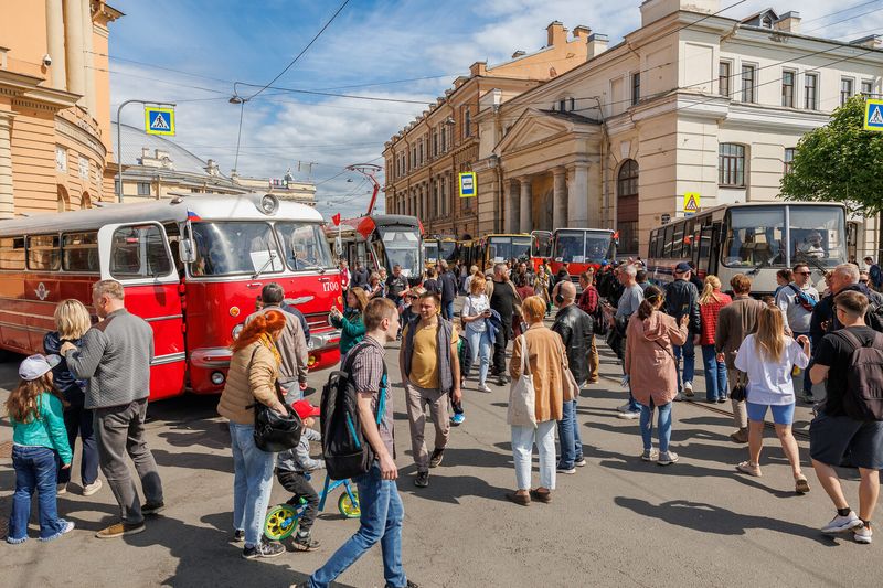Парад и выставка ретротранспорта — Петербург и область